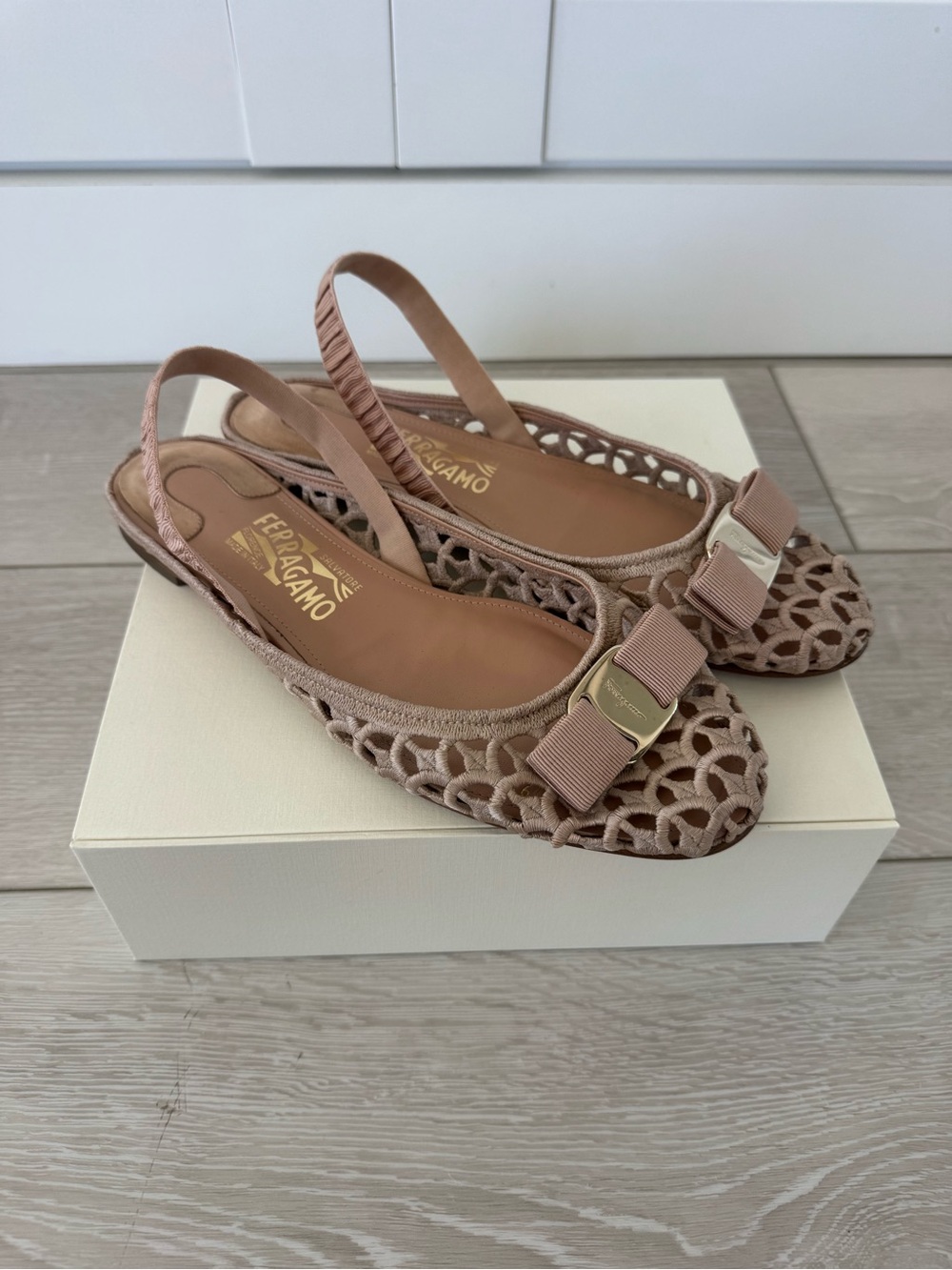Salvatore Ferragamo Woven Vara Bow Slingback Ballerina Flats Sandala - Picture 3 of 5